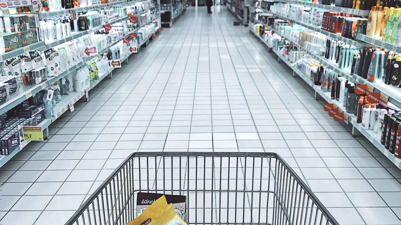 Market kahvaltılık ve şarküteri reyonu